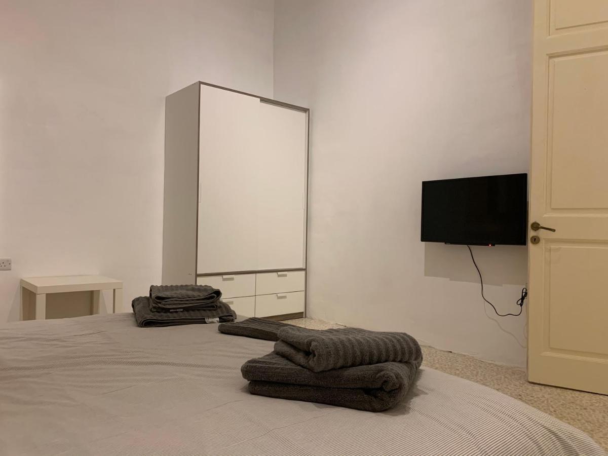 4 Bedroom Apartment In Sliema Near The Sea Exterior photo