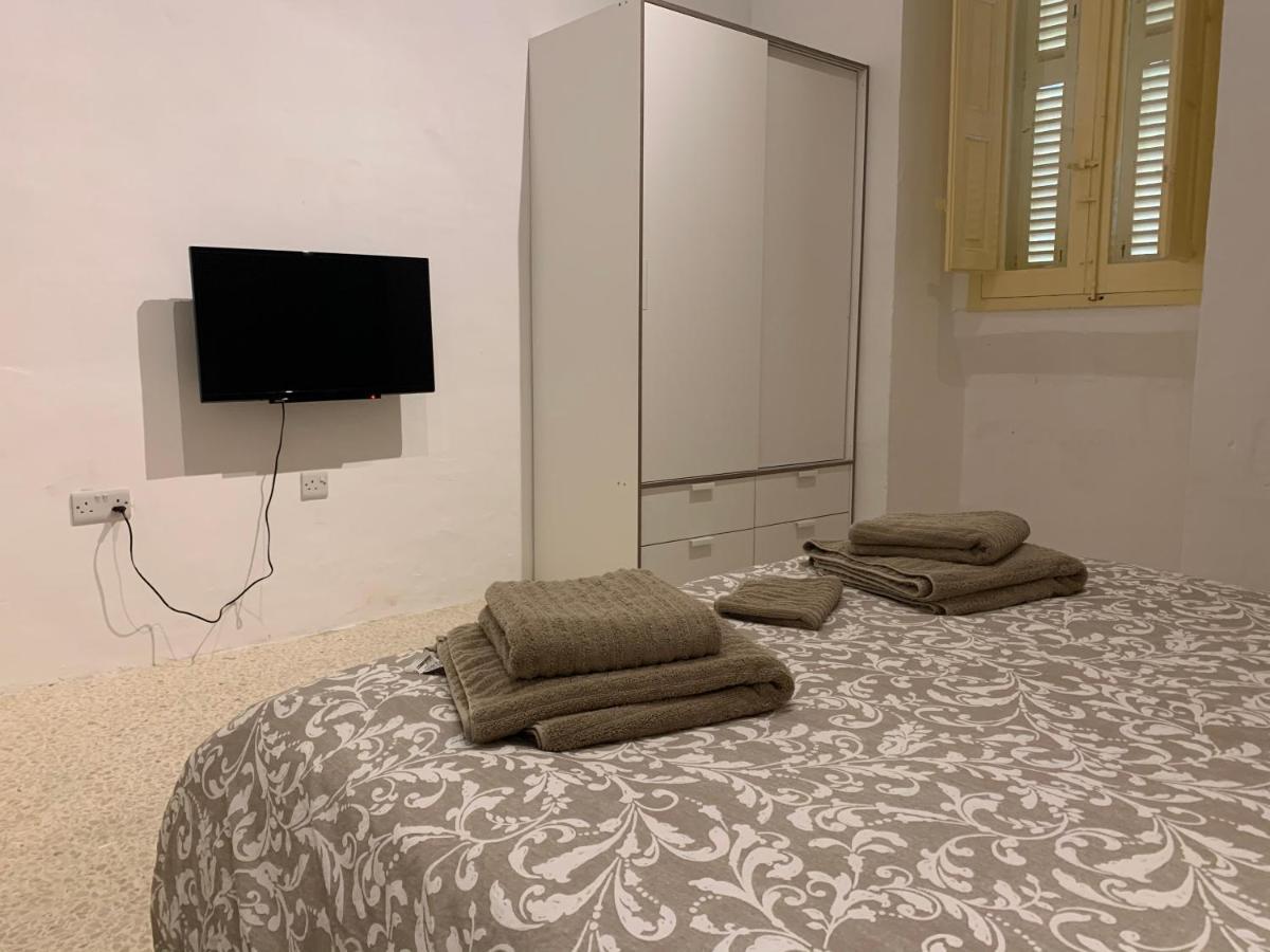 4 Bedroom Apartment In Sliema Near The Sea Exterior photo